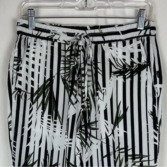 Lauren Ralph Lauren White & Black Striped Leaf Cottage Pants NWOT Size 2P - Picture 3 of 12